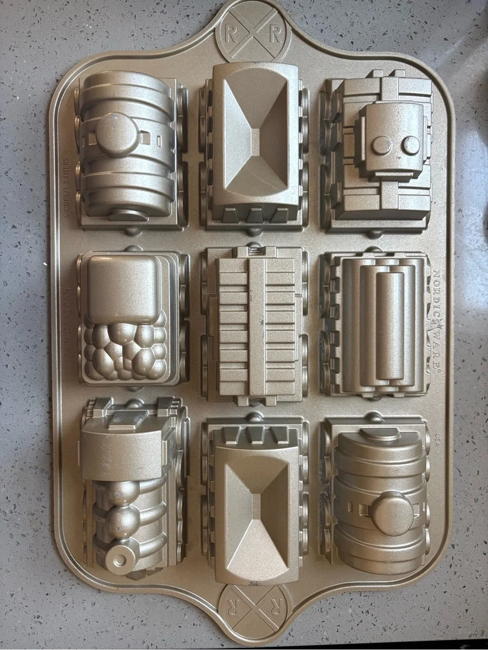 Nordic ware train cake pan mold 5 cups cast aluminum